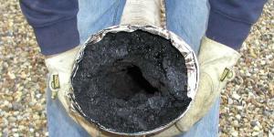 煙突を煤から掃除する：最良の手段と最も効果的な方法のレビュー 煙突を掃除するための生物学的方法